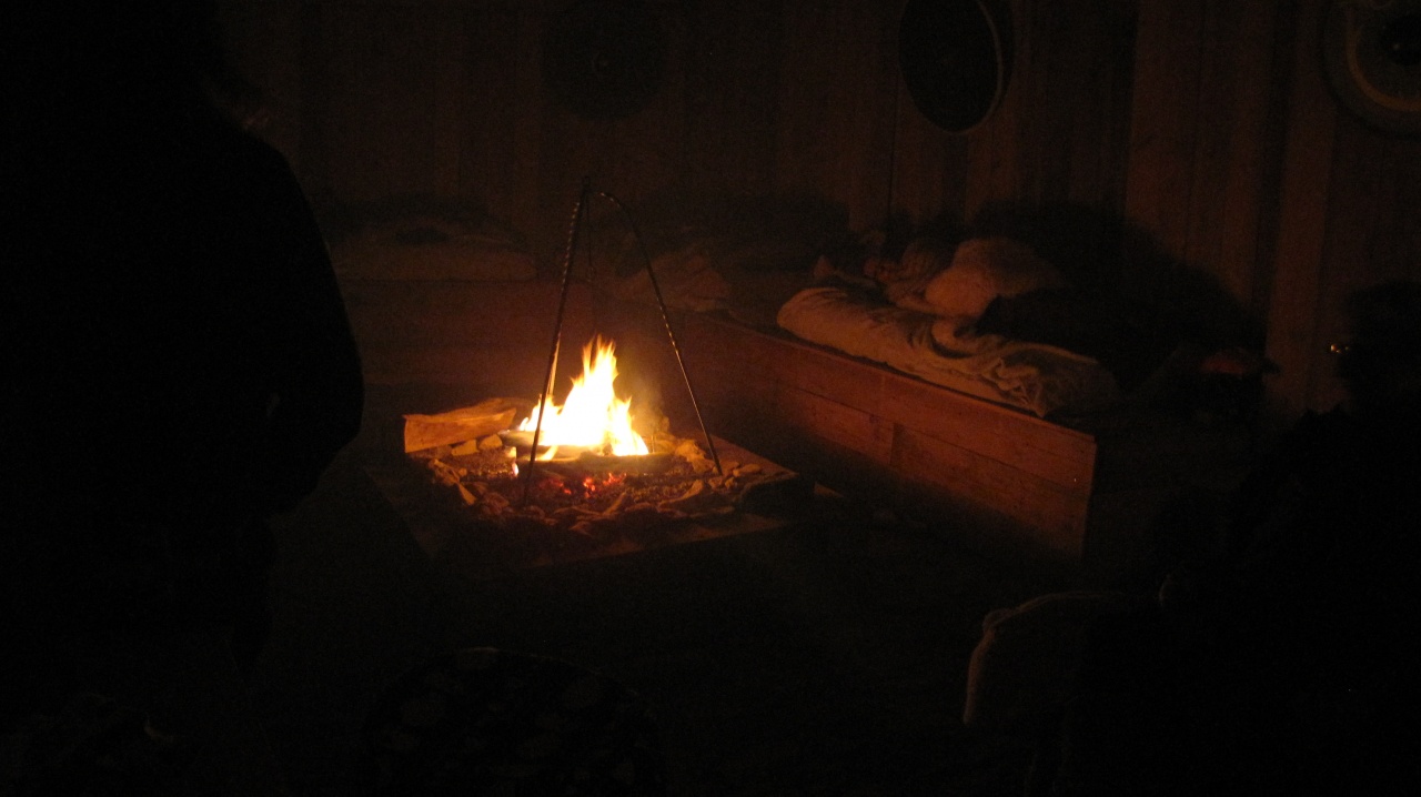 Dormir à la belle étoile ou au coin du feu